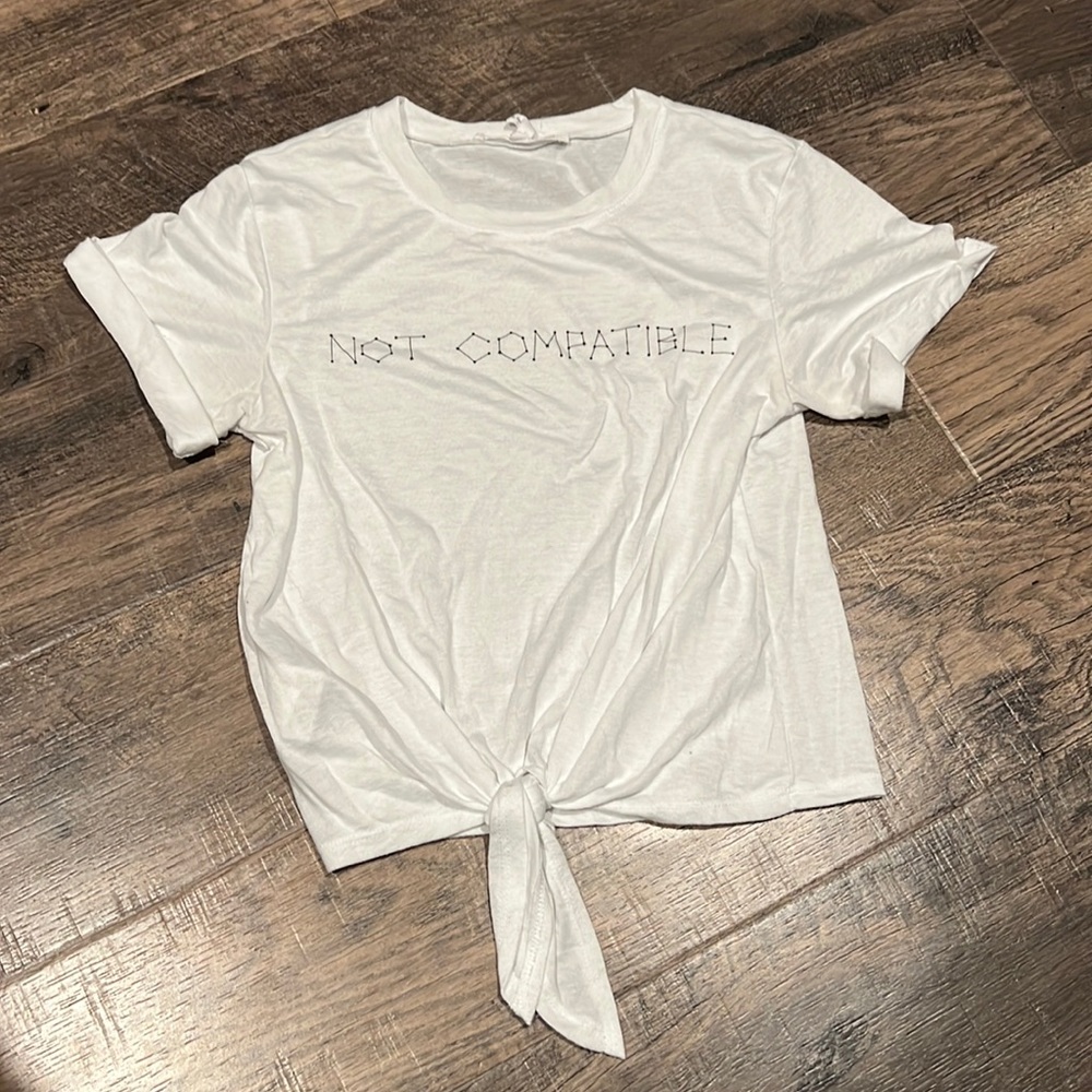 BCBG Generation Knotted Tee Not Compatible in White
